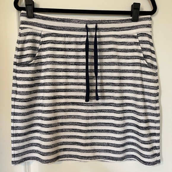 Dresses & Skirts - Market spruce blue & white striped skirt with pockets!